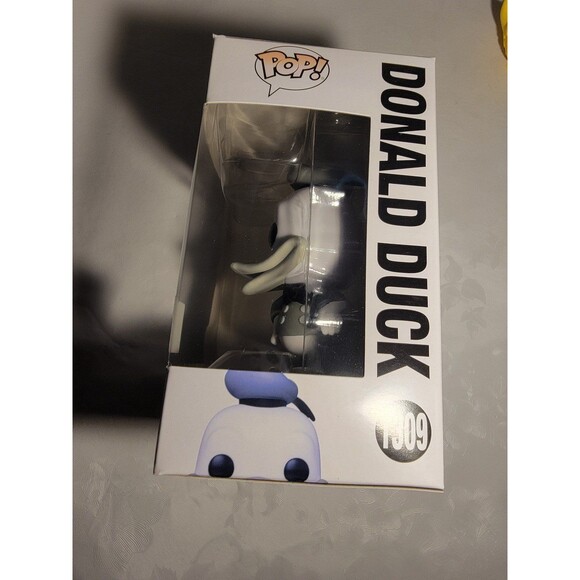 Disney 100 Donald Duck  Target Con 2023 Limited Exclusive# 1309 - Picture 2 of 6